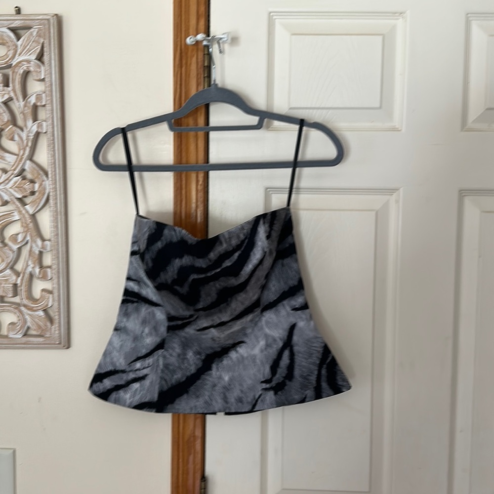 White House Black Market Strapless Tiger Print Top . Zipper in the back. Size 8